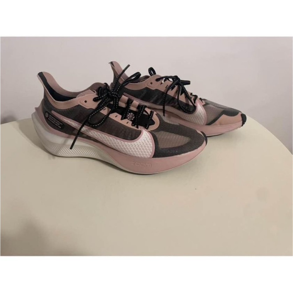 Nike Zoom Gravity running shoes